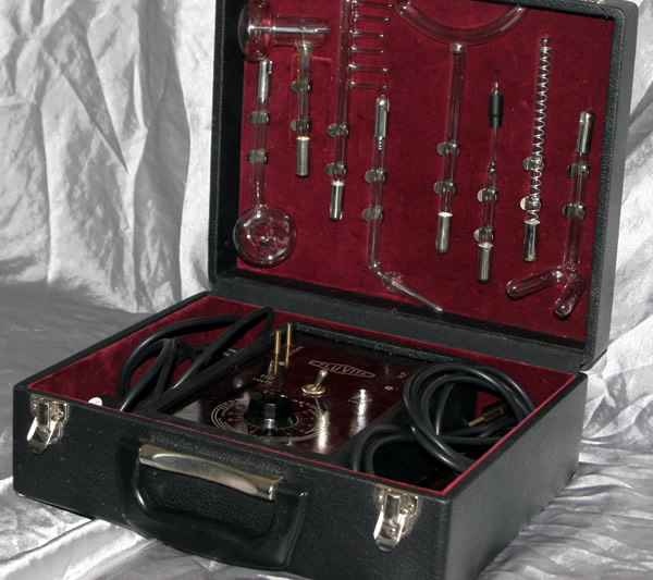 Lovely 1960s 8pc Fluvita Violet Wand / Violet Ray